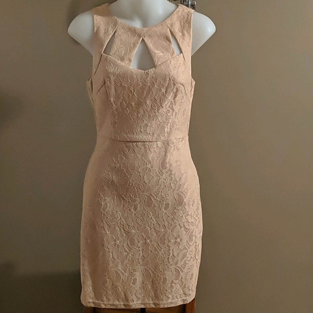 Beautiful peach lace dress